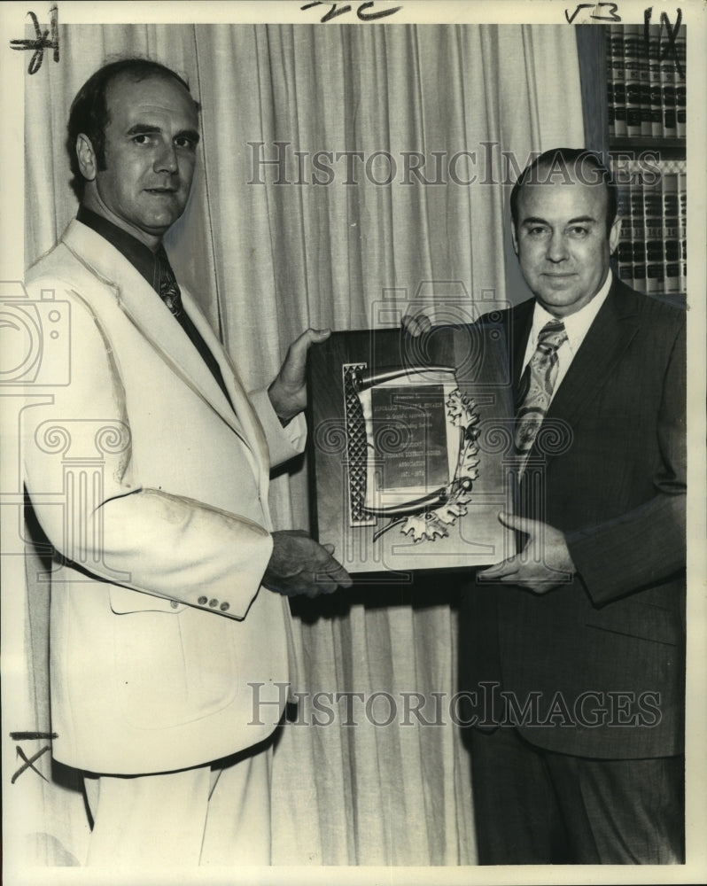 1972 Judge Wallace Edwards receives plaque of appreciation - Historic Images