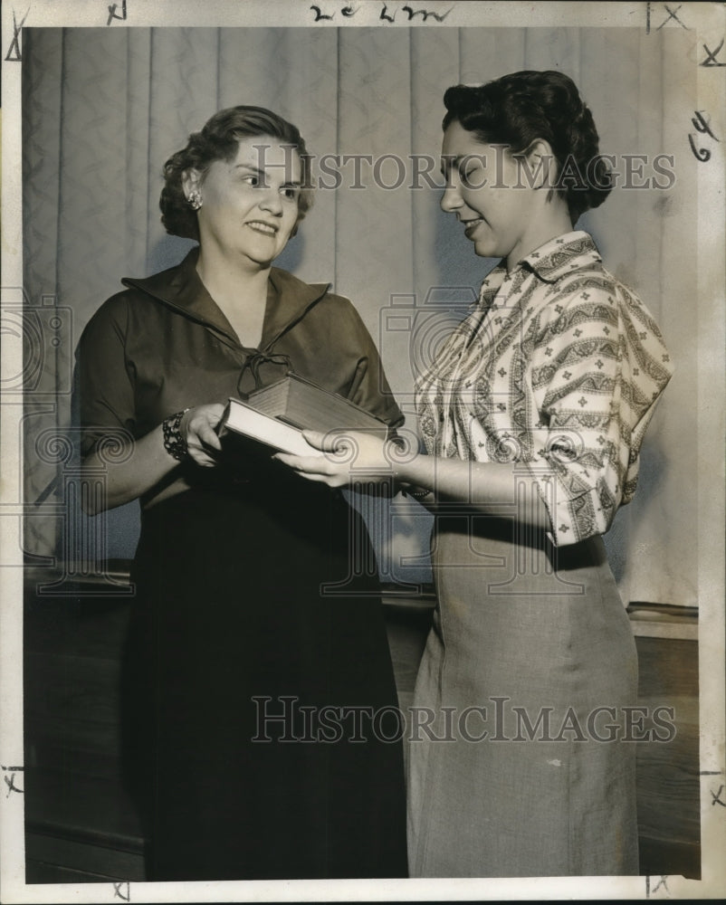 1955 Norman Mayer Library Receives Books from Delphians, New Orleans - Historic Images