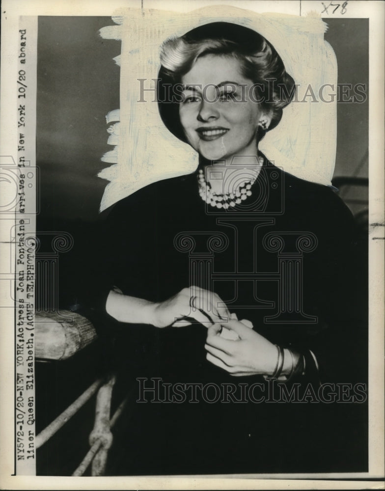 1945 Actress Joan Fontaine Aboard Queen Elizabeth, New York - Historic Images
