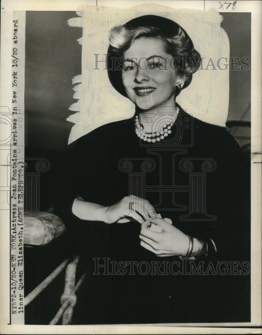 1945 Actress Joan Fontaine Aboard Queen Elizabeth, New York - Historic Images