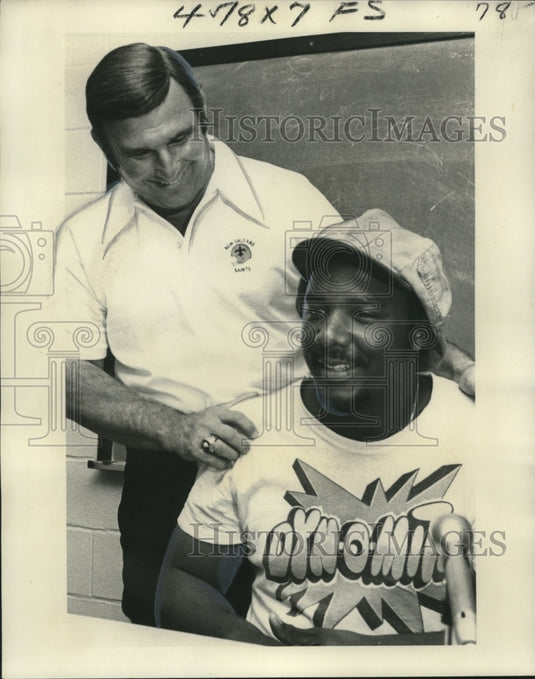 1976 Press Photo Hank Stram and 'Dyn-o-mite' Tony Galbreath - noo17443 - Historic Images