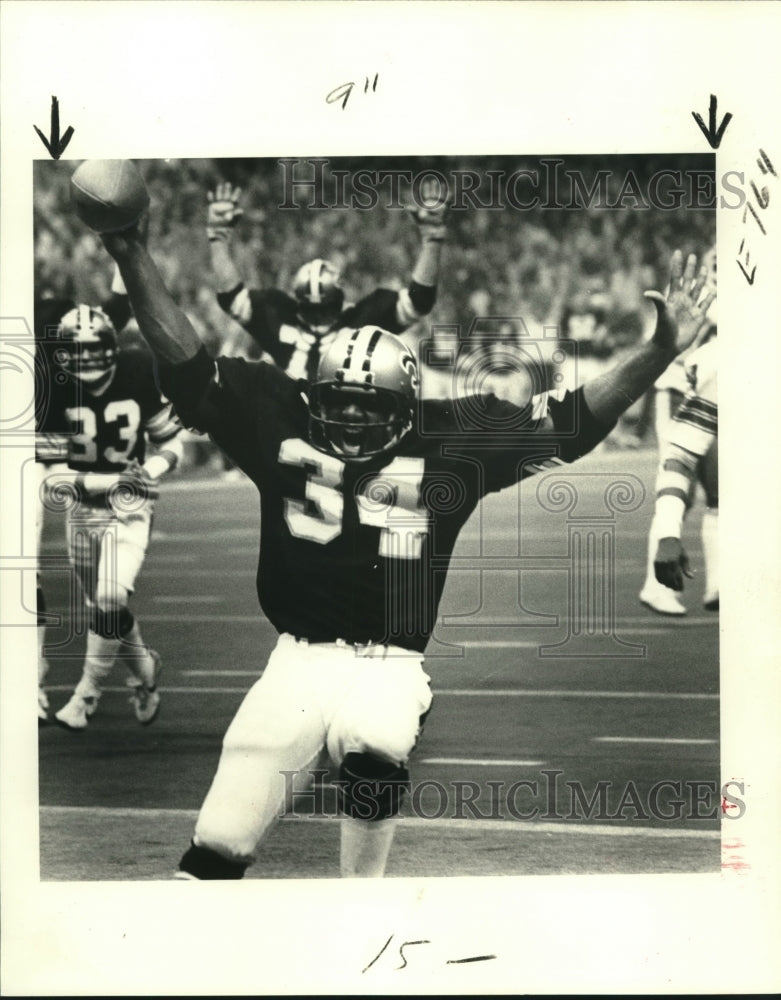 1978 Press Photo Saints football player Tony Galbreath celebrates a touchdown - Historic Images