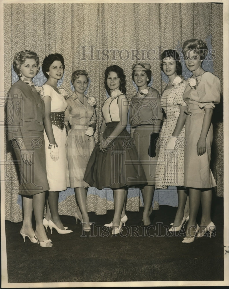 1960 The 1960 Floral Trail Queen and maids - Historic Images