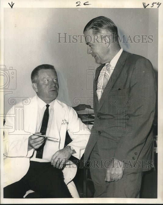 1968 Press Photo Drs. Paul Brand, John C. Finerty Say Good-Bye - noo17715-Historic Images