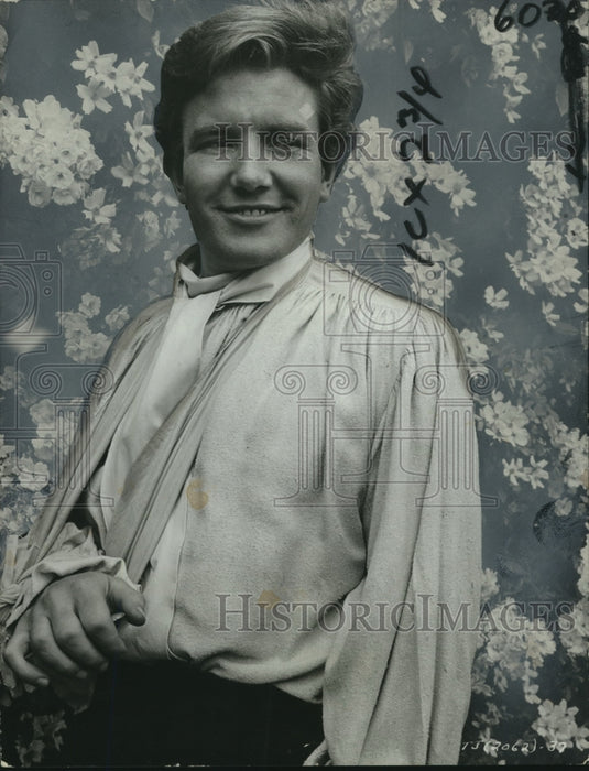1964 Press Photo Albert Finney stars in "Tom Jones" at Loew's State Theater-Historic Images
