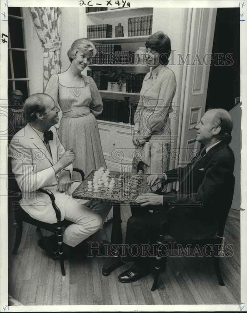 1975 Press Photo Members and guests of the Junior League at groups&#39; Showhouse - Historic Images