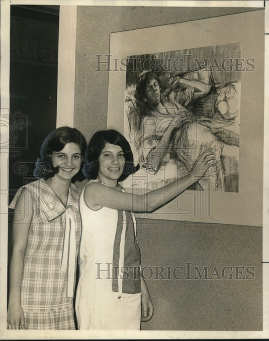 1966 Linda Thieneman & Barbara Freedman volunteers at Delgado Art-Historic Images