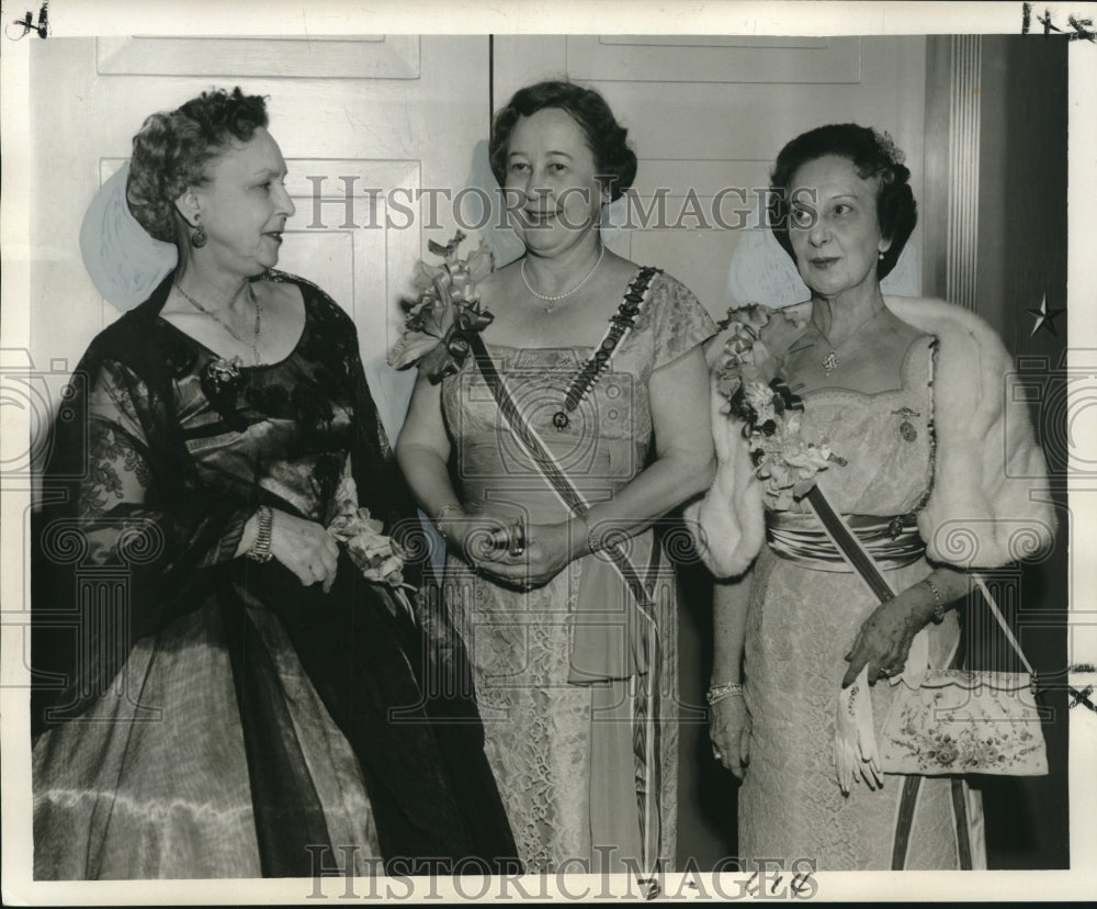 1960 New Orleans Socialites at Old South Banquet of the DAR - Historic Images