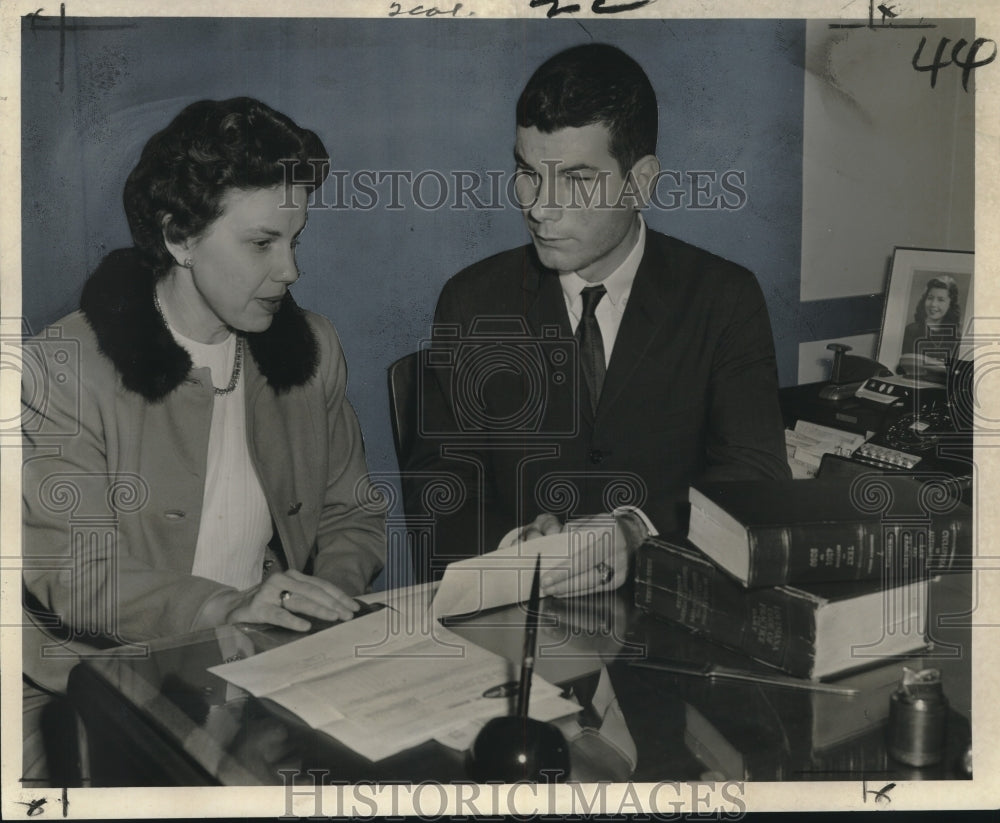 1962 Press Photo Mrs. James Daigle teaches Lawrence Earl Fontan, a blind student - Historic Images