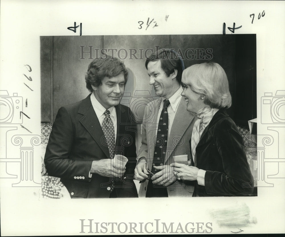 1977 Press Photo Doctor Gil McMahon and Bill and Lynn Gallop - noo18485 - Historic Images