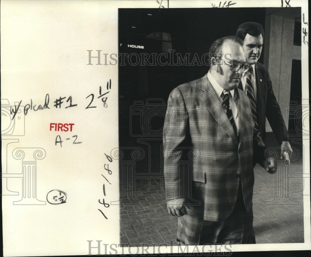 1977 Press Photo Extortion-Walter G. Frey &amp; William Alford leave federal court. - Historic Images