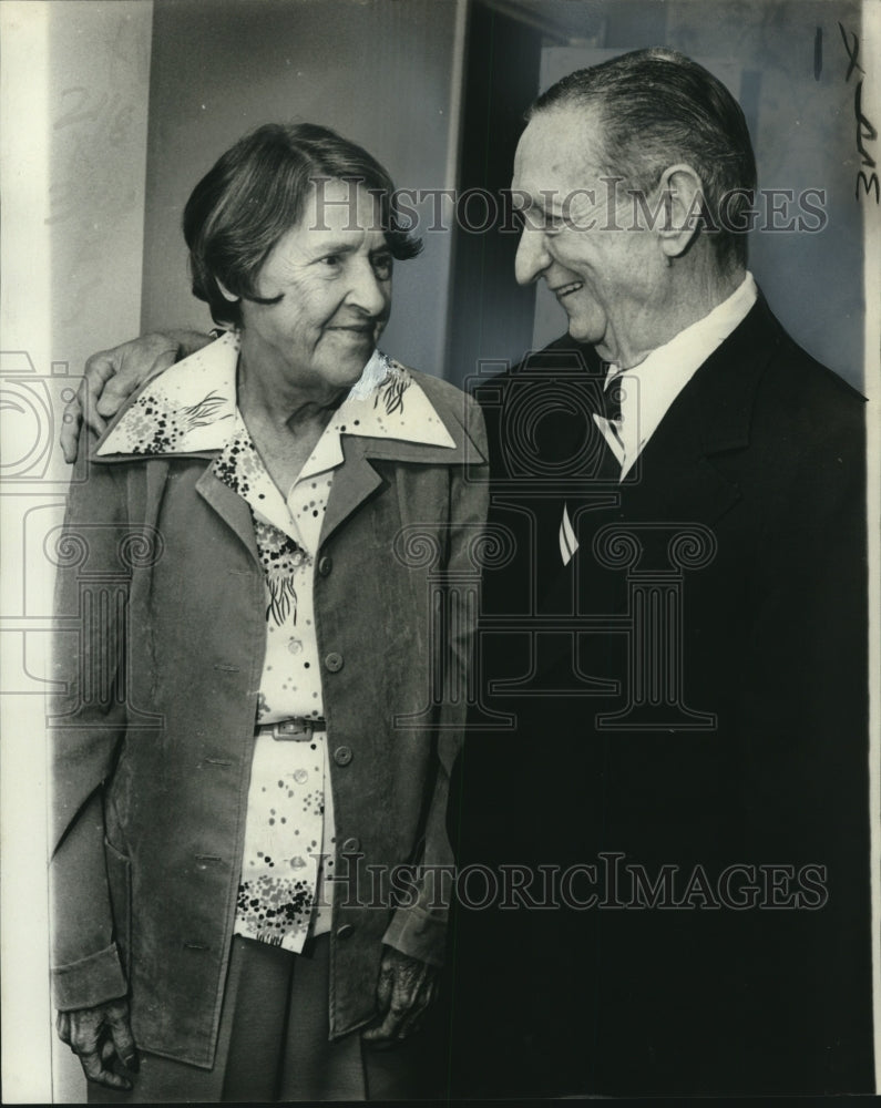 1976 Press Photo Mr and Mrs. G.F. Foley Sr. celebrate golden anniversary - Historic Images