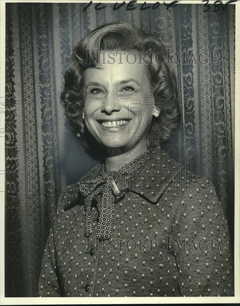 1984 Press Photo Mrs. Israel Fisher president of the General Hospital Auxiliary. - Historic Images