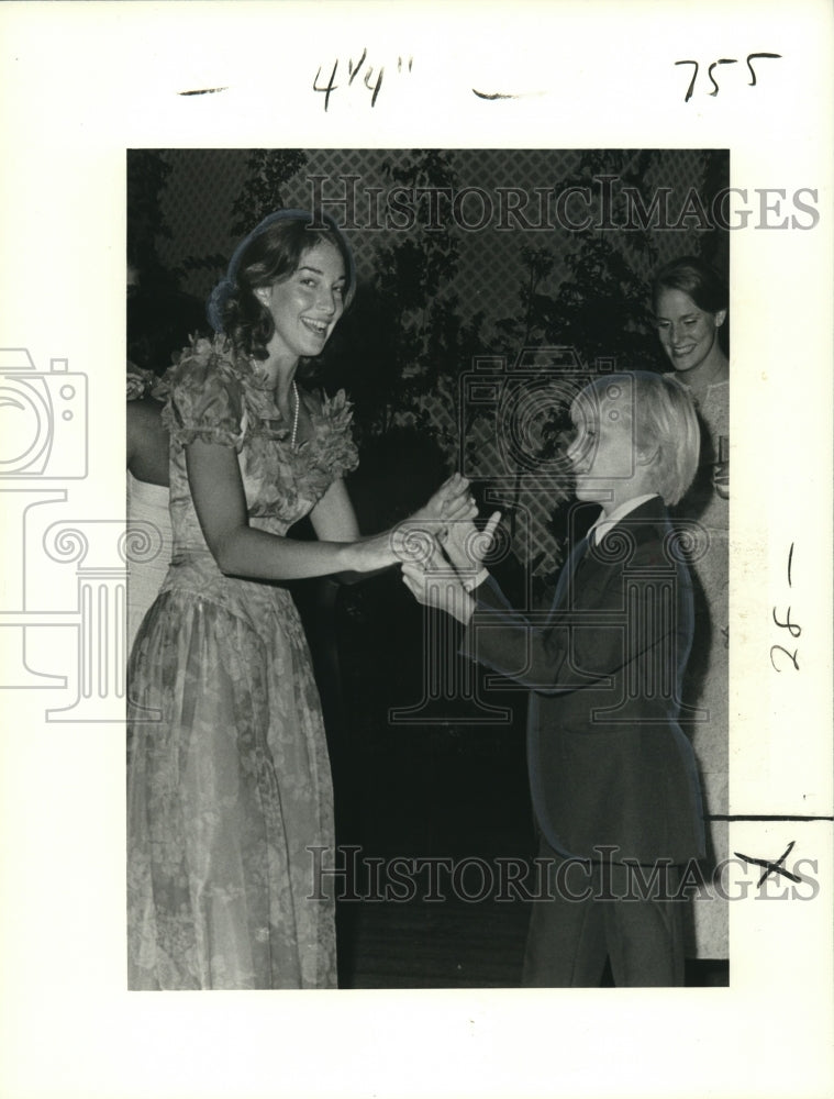 1978 Press Photo Elizabeth St. Paul and her brother William having some fun. - Historic Images