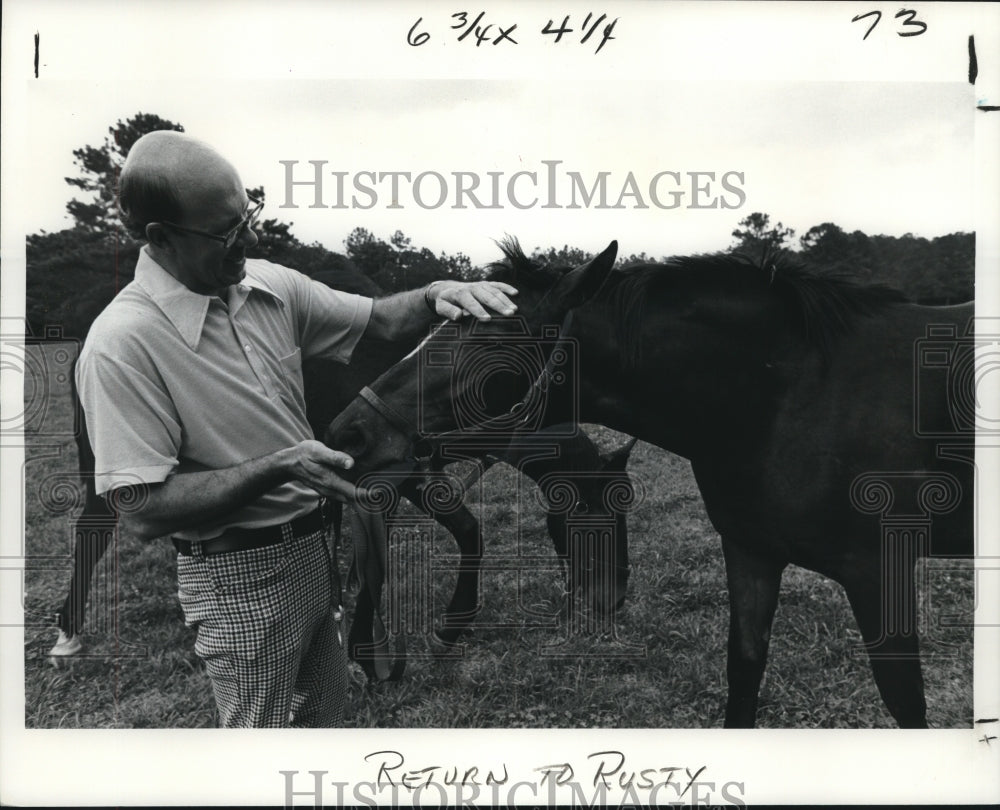 1977 Press Photo Yearling gets checked for any irregularities - noo19370 - Historic Images