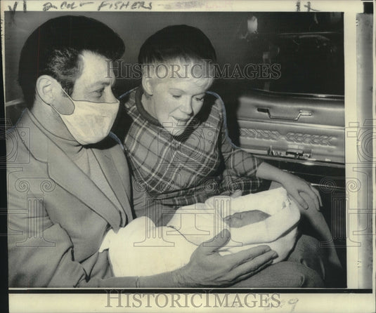 1967 Eddie Fisher with wife Connie Stevens & daughter Joely-Historic Images