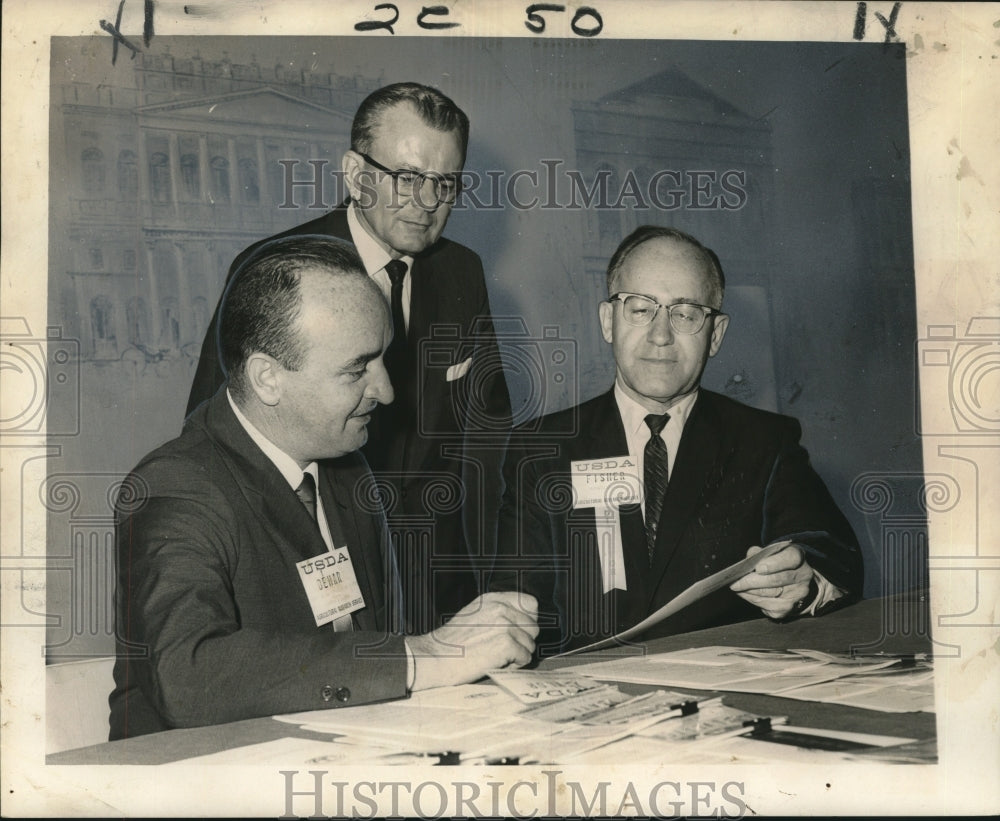 1965 Experts confer at Cottonseed Processing Clinic at Jung Hotel - Historic Images