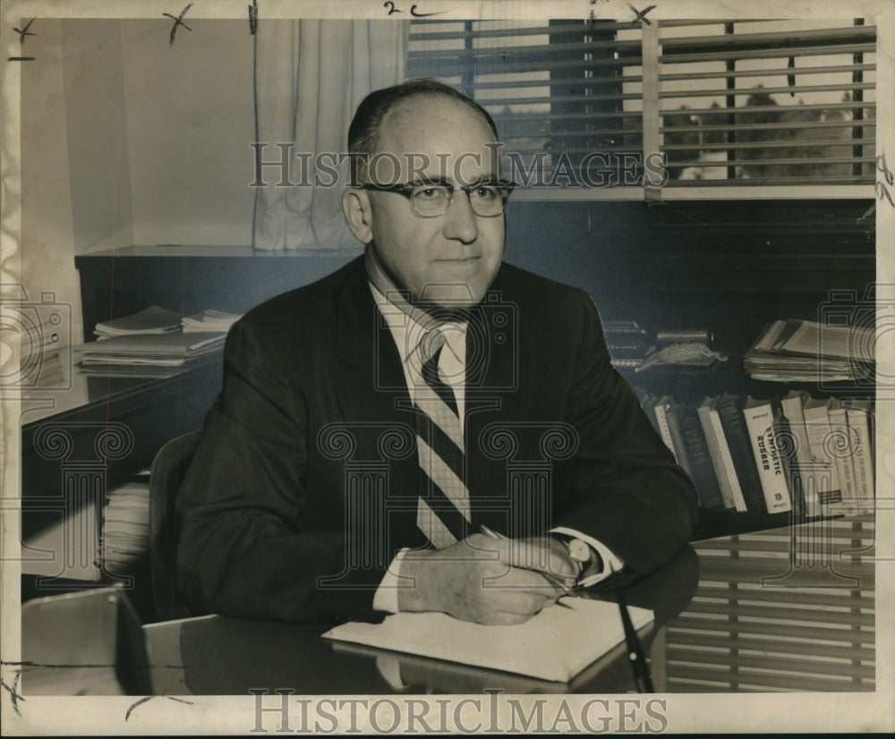 1959 Dr. C. Harold Fisher wins high honor for cotton work - Historic Images