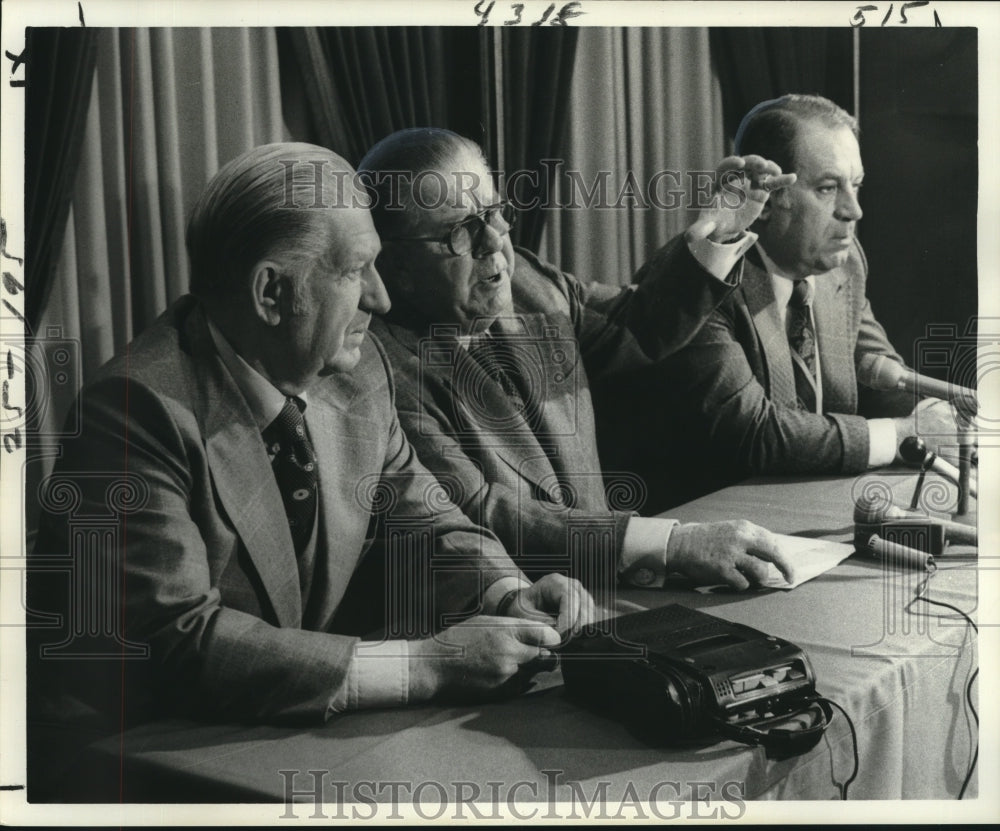 1977 Press Photo Teamsters executive members speak at a conference - noo19566 - Historic Images