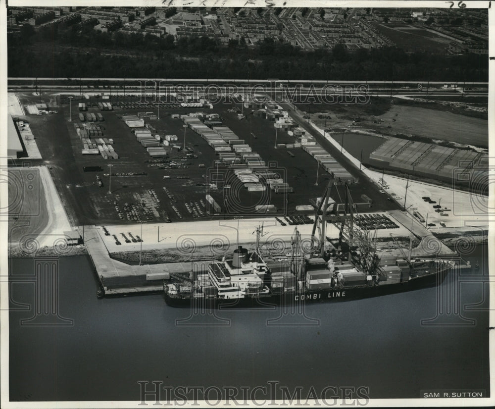 1974 Press Photo Aerial View of France Road Terminal Berth Five, New Orleans - Historic Images