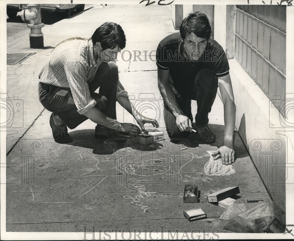 1967 French College Students Draw Sidewalk Art, New Orleans - Historic Images