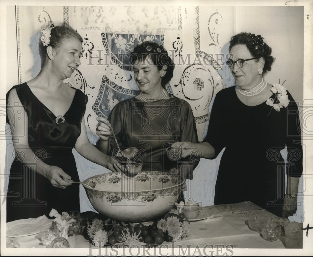 1959 Le Petit Salon Club Members at Annual Reception, New Orleans - Historic Images