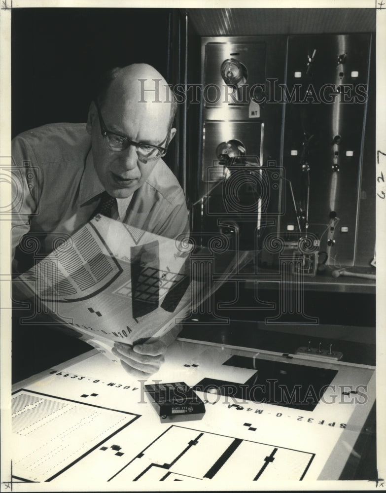 Press Photo General Electric Researcher &amp; Overlay to Check Fabrication Process - Historic Images