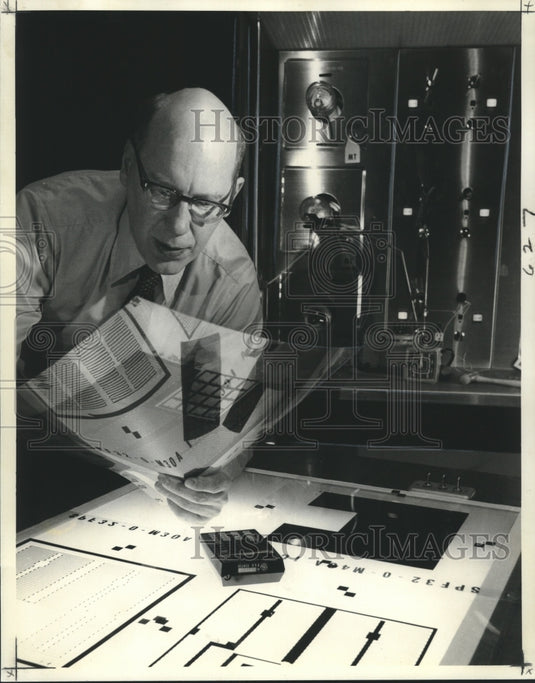 Press Photo General Electric Researcher & Overlay to Check Fabrication Process - Historic Images