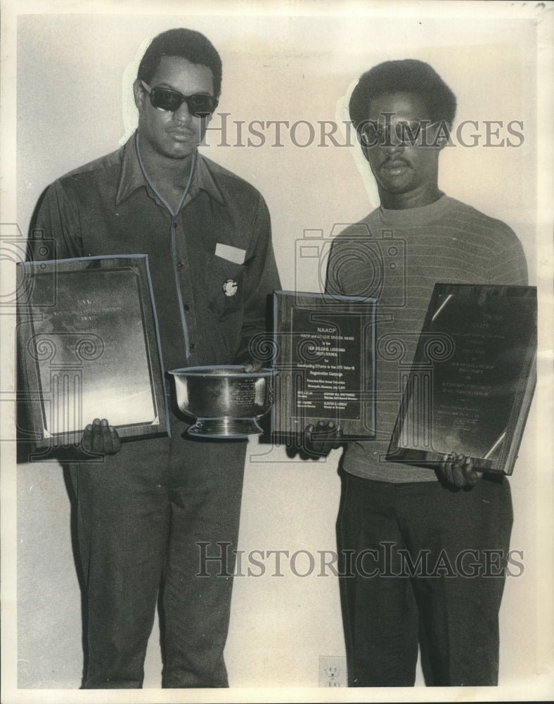 1971 Press Photo NAACP Chapter Presidents Hold Awards at Minneapolis Convention - Historic Images