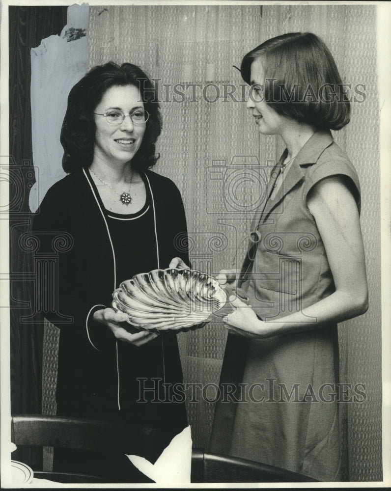 1977 Press Photo New Orleans Women in Communication Awards Anita Ganucheau- Historic Images