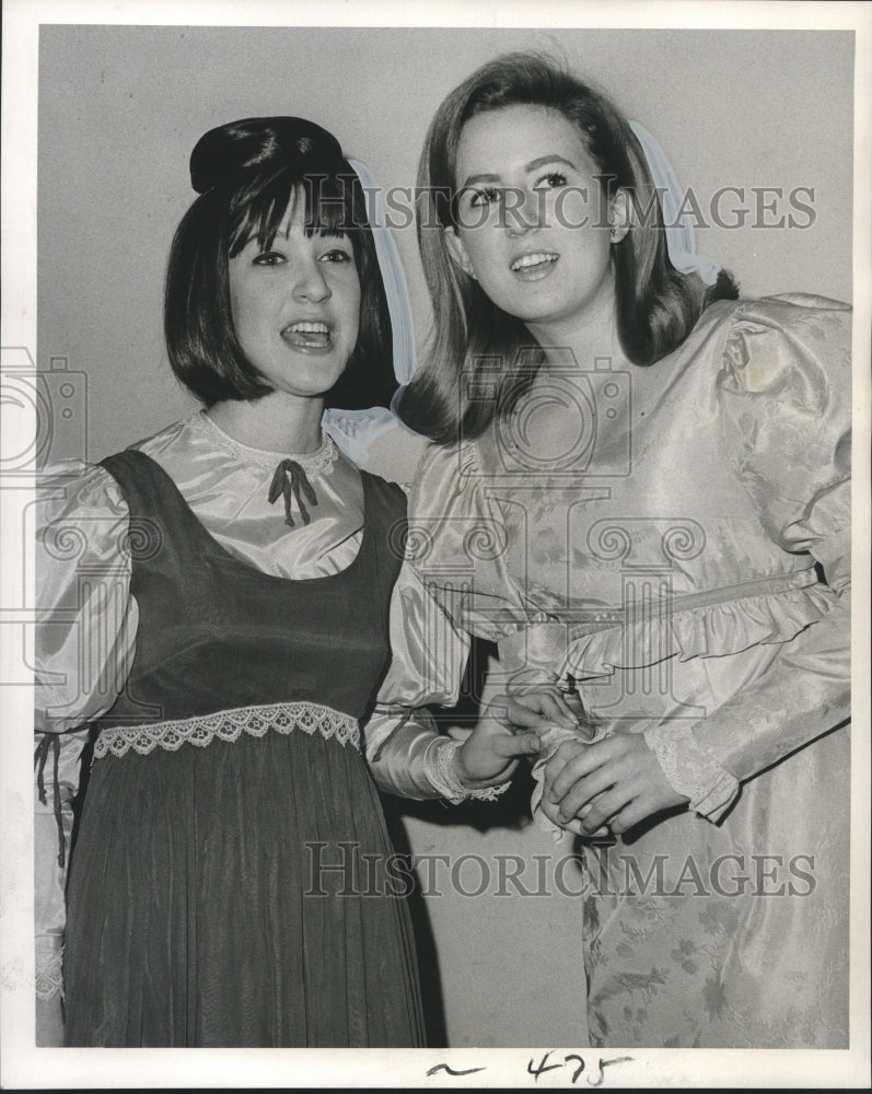 1966 Dominican College Actors Rehearse &quot;A Midsummer Night&#39;s Dream&quot; - Historic Images