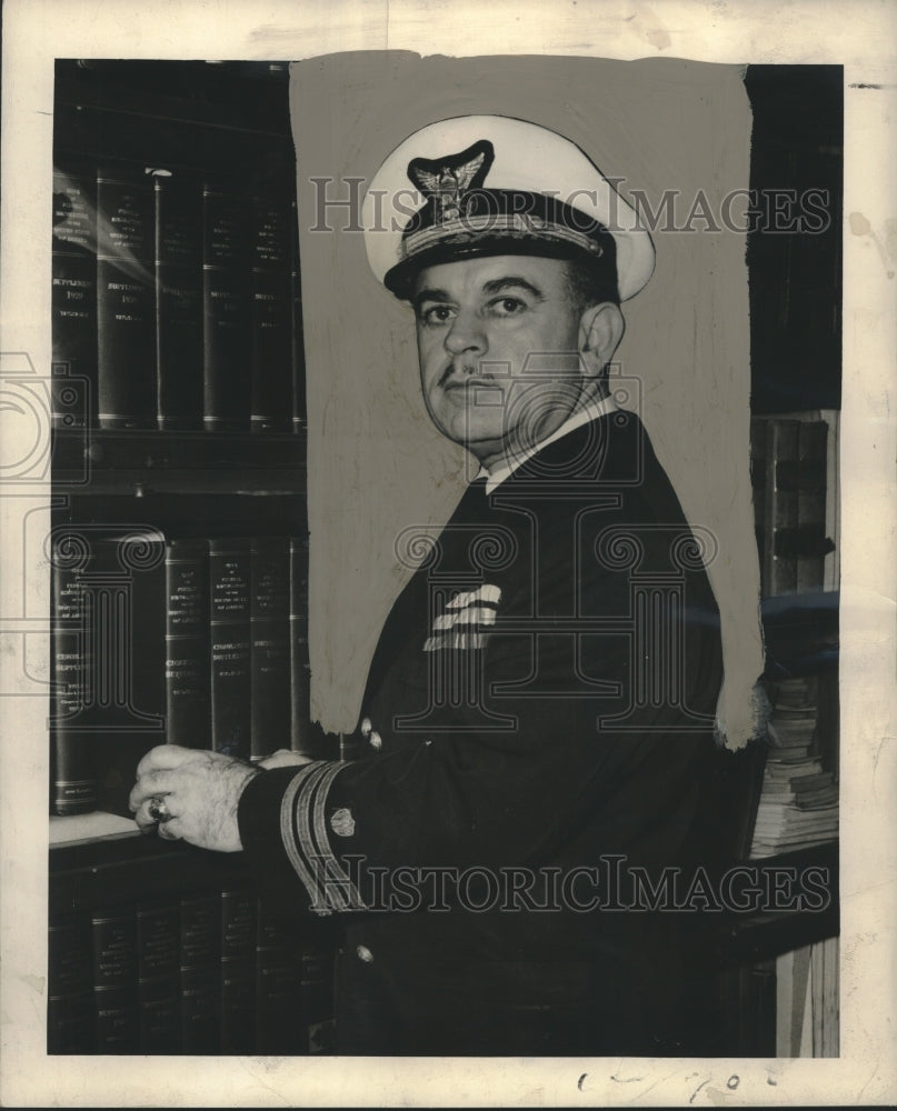 1949 Press Photo Coast Guard Commander Montague Garfield, New Orleans-Historic Images