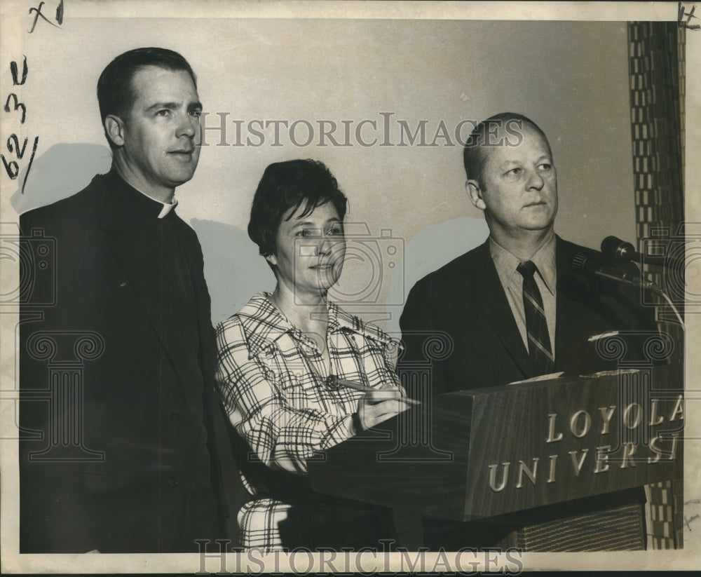 1970 Press Photo Loyola University Parents Institute Participants, New Orleans-Historic Images