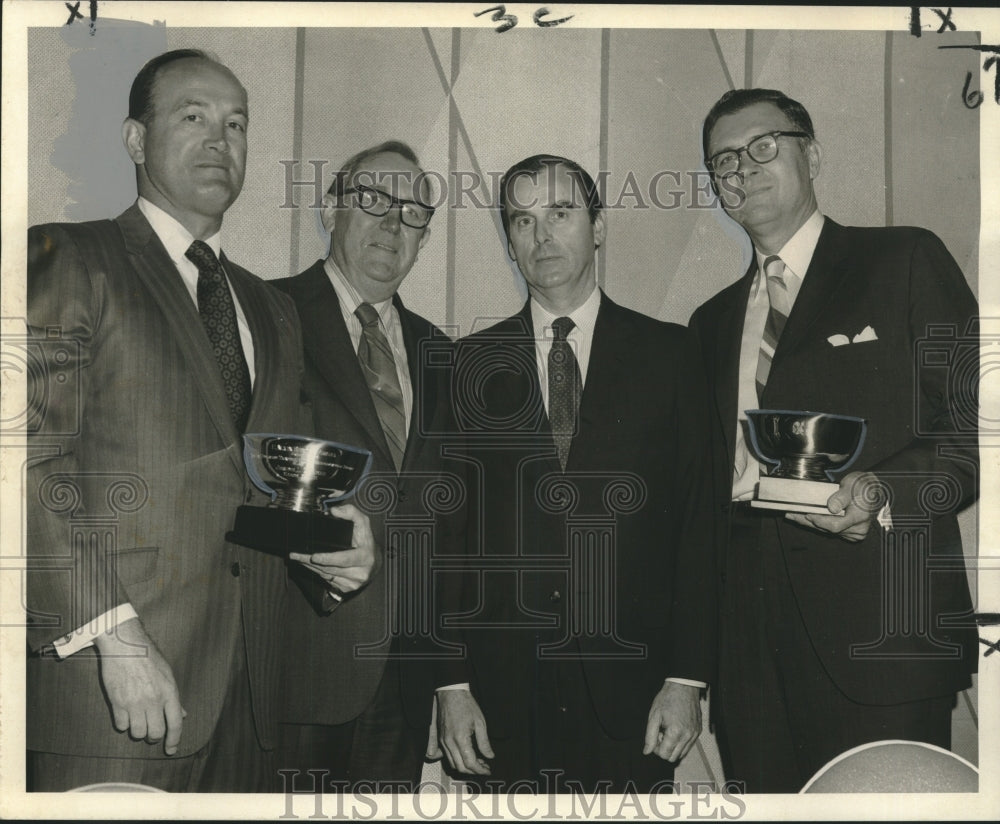 1971 Press Photo Bertel Award Winners, Award Chairman and Maritime Secretary-Historic Images