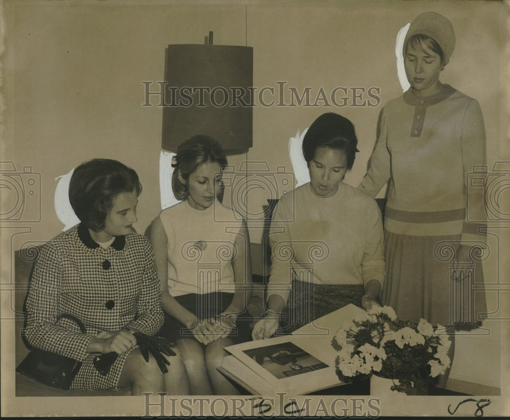 1968 Delegates of the New Orleans Junior League Club - Historic Images