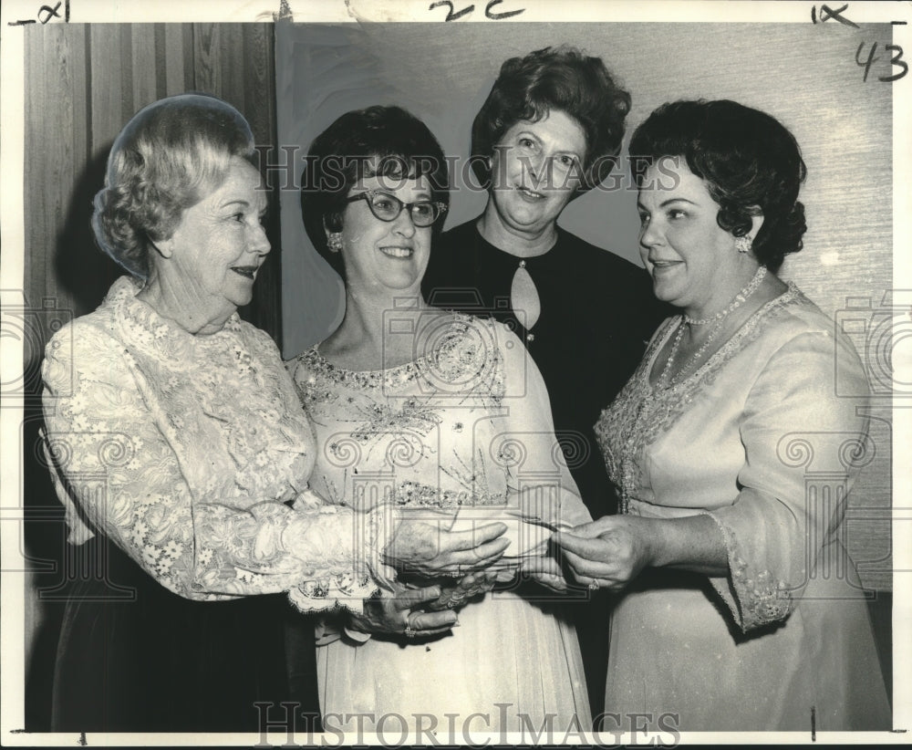 1972 Jefferson Board of Realtors New Orleans Chapter Officers - Historic Images