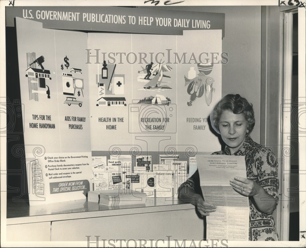 1962 Press Photo Post Employee Mrs. Gilbert Graf Reading List of Pamphlets-Historic Images