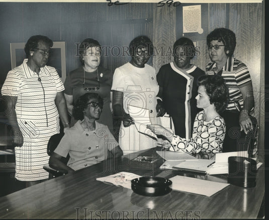 1972 Press Photo Greater New Orleans Foster Parents Association & Mayor's Wife-Historic Images