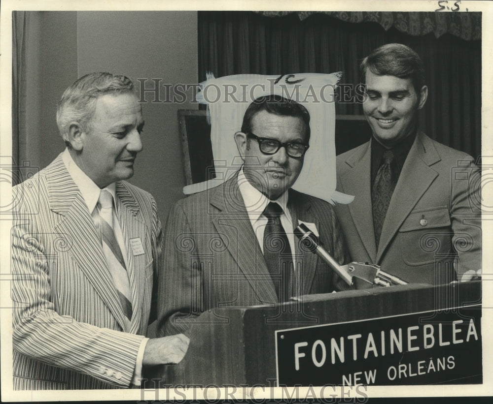 1972 Press Photo Football Stanley Galloway & Others at Podium, New Orleans - Historic Images