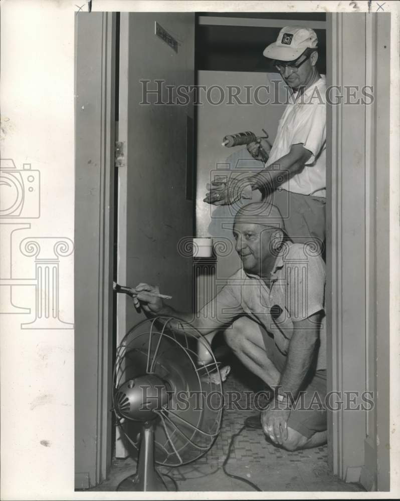 Press Photo Oak Park Presbyterian Churchgoers Clarence Morris, Henry Gillespie - Historic Images