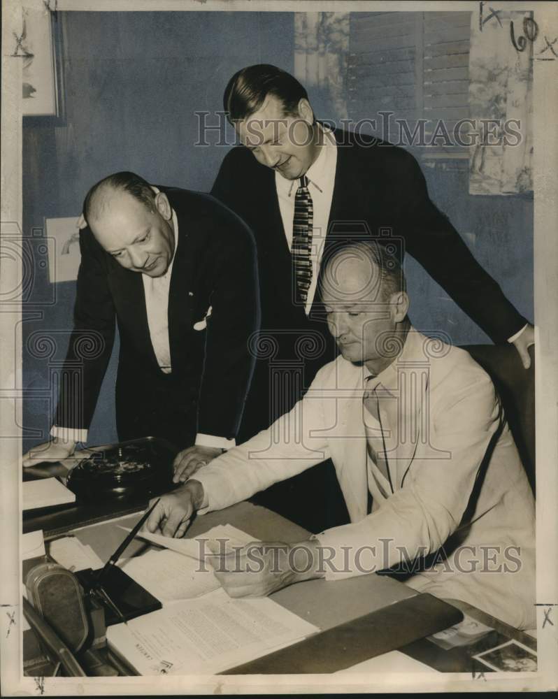 1955 Press Photo Arnold Johnson, L. Torrey Gomila &amp; E.F. Hinkle of Canteen Co.-Historic Images