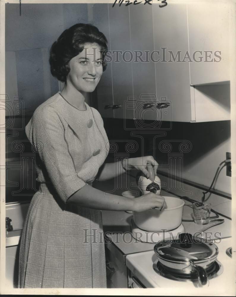 1964 Press Photo Gloria Mathews-Good Provider Winner, Louisiana State University- Historic Images