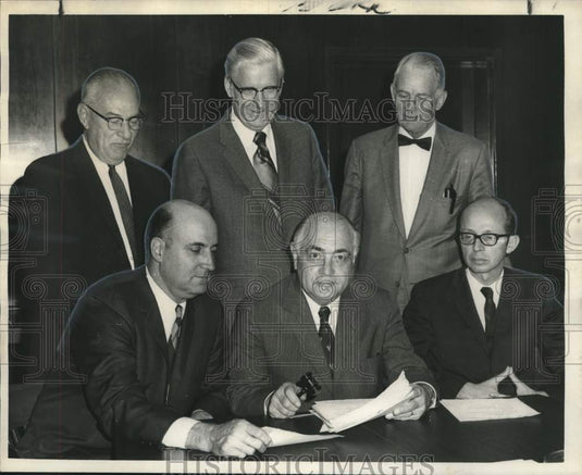 1971 Officers of New Orleans Blue Cross Plan at Annual Meeting - Historic Images