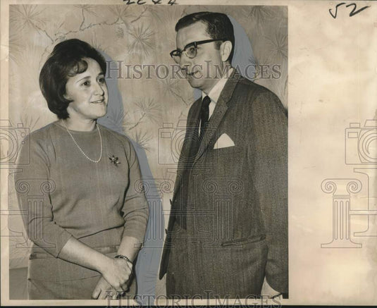 1964 Press Photo Adriana Matte De Pacheco of Chile with Dr. Maximo P. Gomez-Historic Images