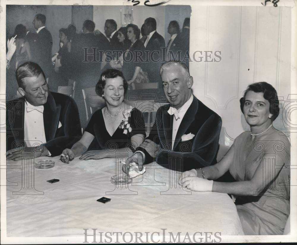 1961 Press Photo Socialites at Grand Salon of a Vieux Carre Hotel in New Orleans - Historic Images