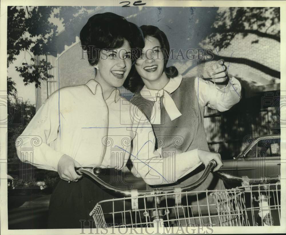 1965 Sisters Carolyn and Patty Jo Hamlet, Mississippi State Collge - Historic Images