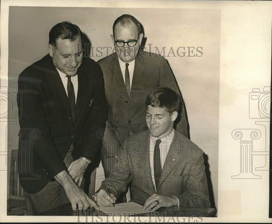 Press Photo LSU Coach Doug Hamley during football singing - Historic Images