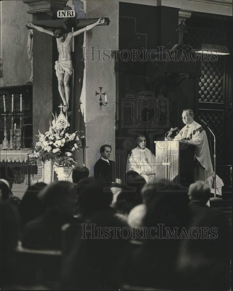 1973 Archbishop Philip M. Hannan during Sunday&#39;s Mass - Historic Images