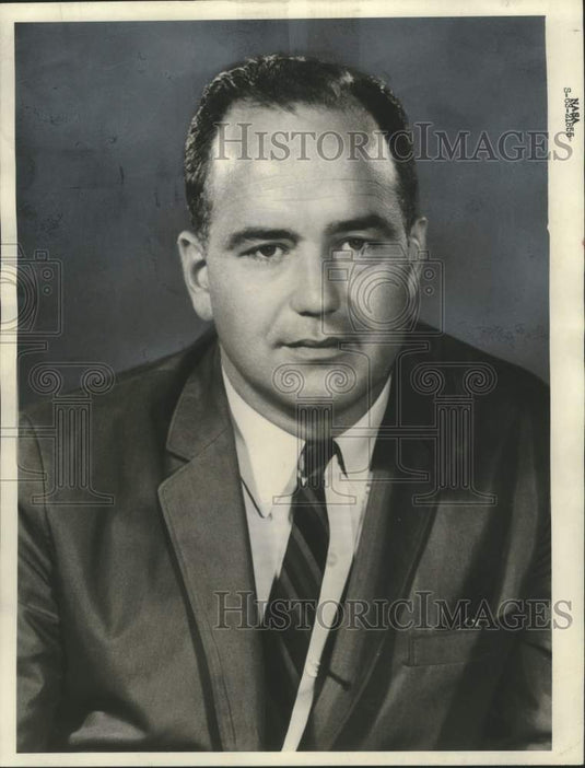 1966 Paul Haney, Pubic Affairs Officer, Manned Spacecraft Center - Historic Images