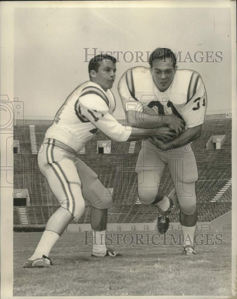 1967 Press Photo LUS Quarterback Freddie Haynes and Tommy&quot;Trigger&quot; Allen - Historic Images